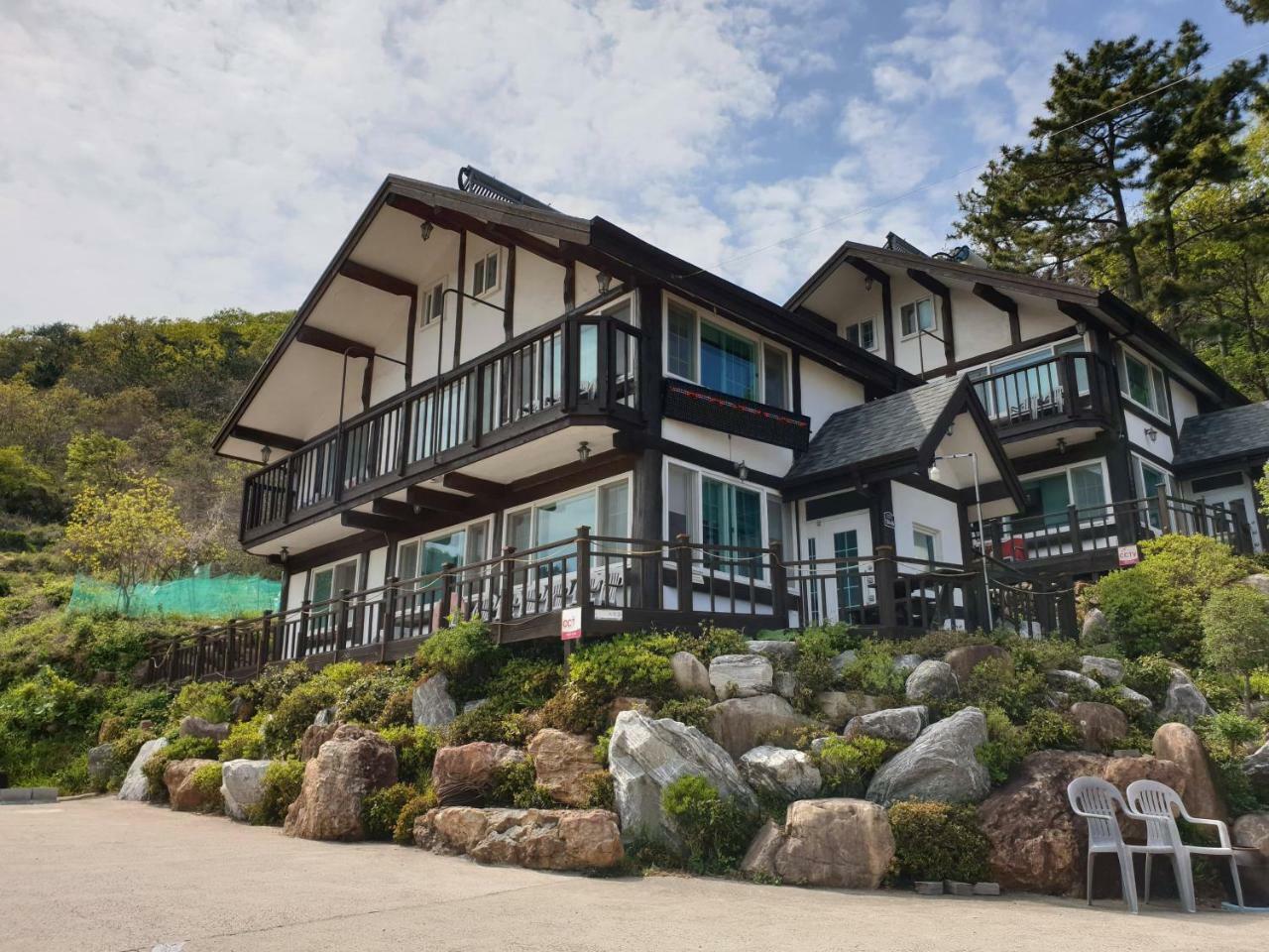 Tongyeong Yehyang Pension Exteriör bild